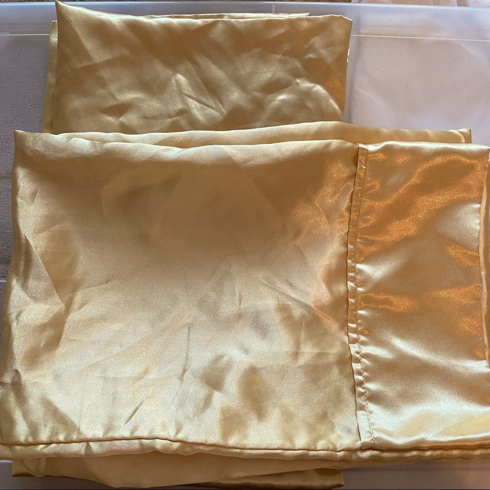 5/$20 — Gold Pillow Cases